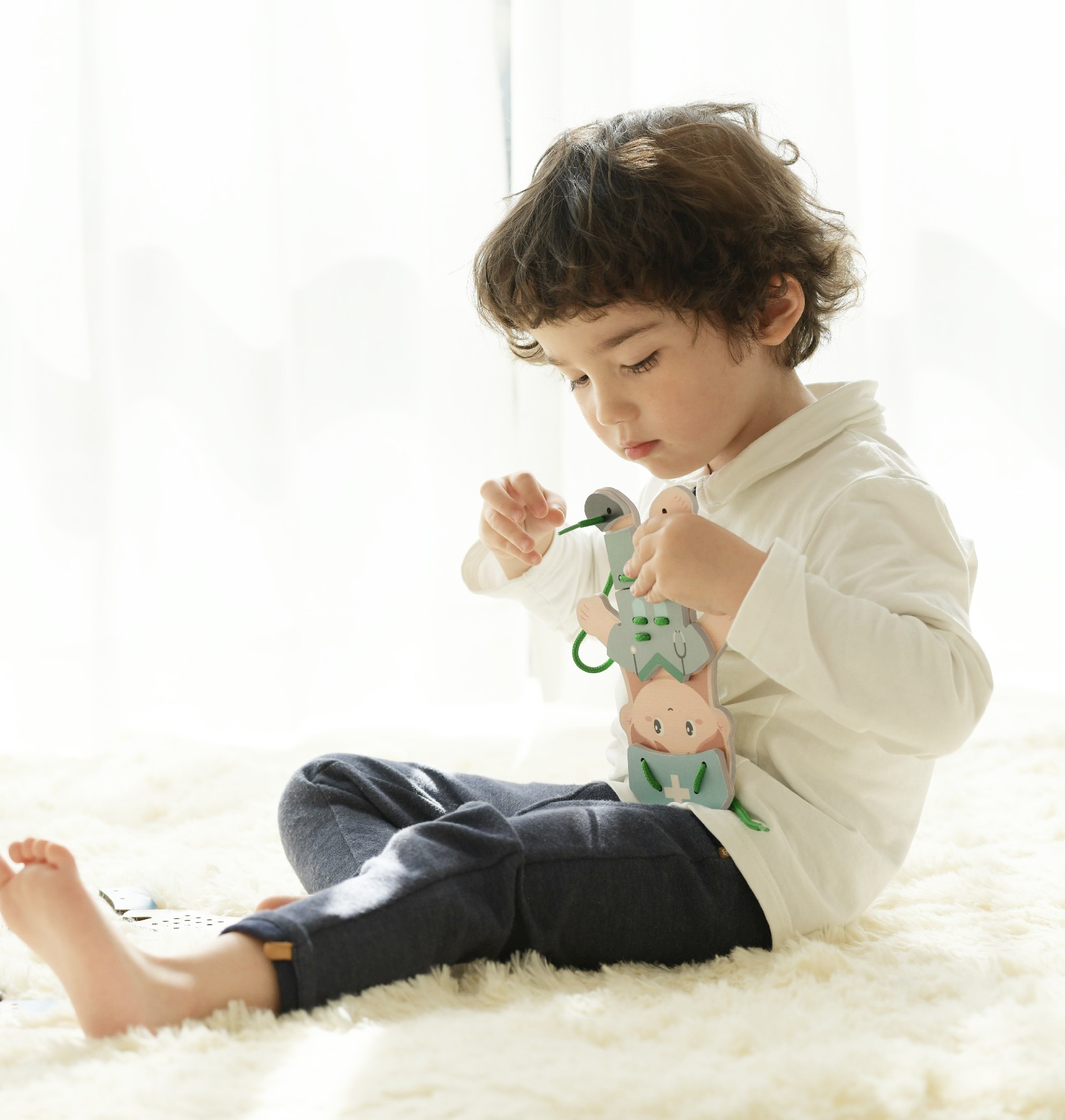 Stages of Play - How toddlers learn to play with toys and each